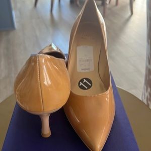 Stuart Weizmann taupe patent pumps size 11